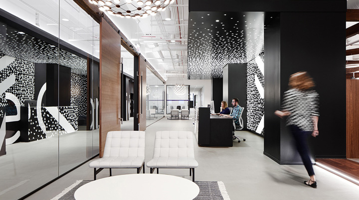 惊艳黑白 ActiveCampaign芝加哥总部办公设计欣赏