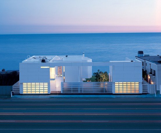 纯白现代海滨别墅设计
